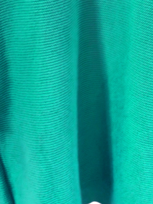 Moteriškas kardiganas iš poliesterio, ilgomis rankovėmis, ilgas siluetas, elegantiškas stilius