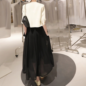 Moteriškas mantos iš triacetato pluošto su dekoratyviniais mygtukais, apvalus kaklo iškirptė, pusiau rankovė, 95% triacetato turinys, miesto stiliaus moterims