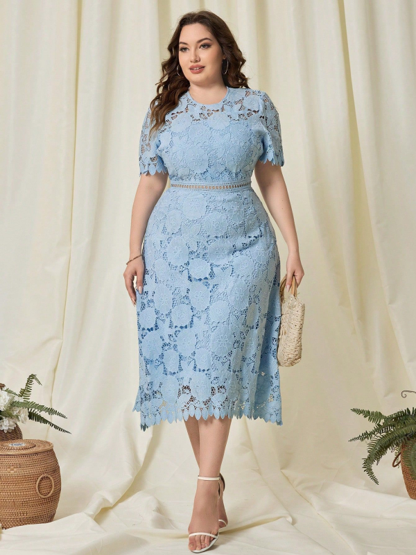 Rochie midi de tip A-line, broderie florală cu fire solubile în apă, decolteu rotund, mâneci scurte.