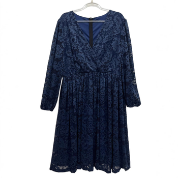 Рокля: трикотажна материя, V-образно деколте, дълги ръкави, средна дължина, полиестер 95%+