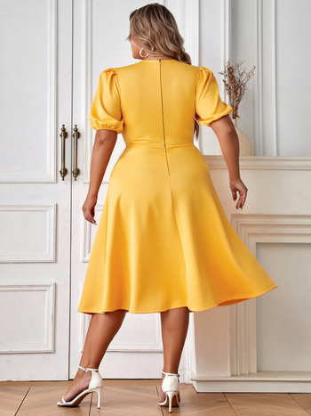 Midi рокля от памучно-полиестер смес, кръгла яка, пуф ръкави