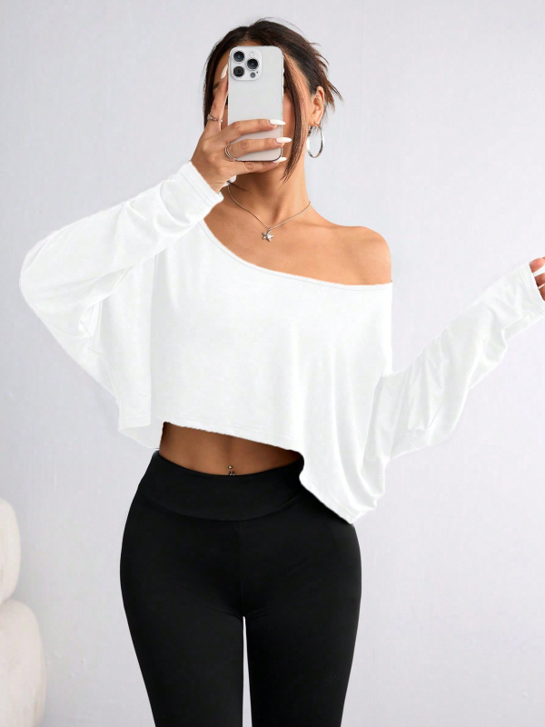 Ferde vállú crop top, hosszú ujjú, bolyhos felület, Milk Silk anyag, poliészter-spandex keverék, rövid hossz, szabad szabás