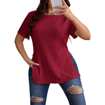 Moteriškas viršus iš riboto pynimo megztinio su apvaliu kaklu, trumpomis rankovėmis, šoninis įkirpimas; poliesteris 90–95%, spandeks <30%