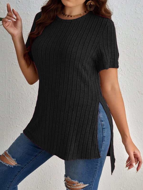 Moteriškas viršus iš riboto pynimo megztinio su apvaliu kaklu, trumpomis rankovėmis, šoninis įkirpimas; poliesteris 90–95%, spandeks <30%