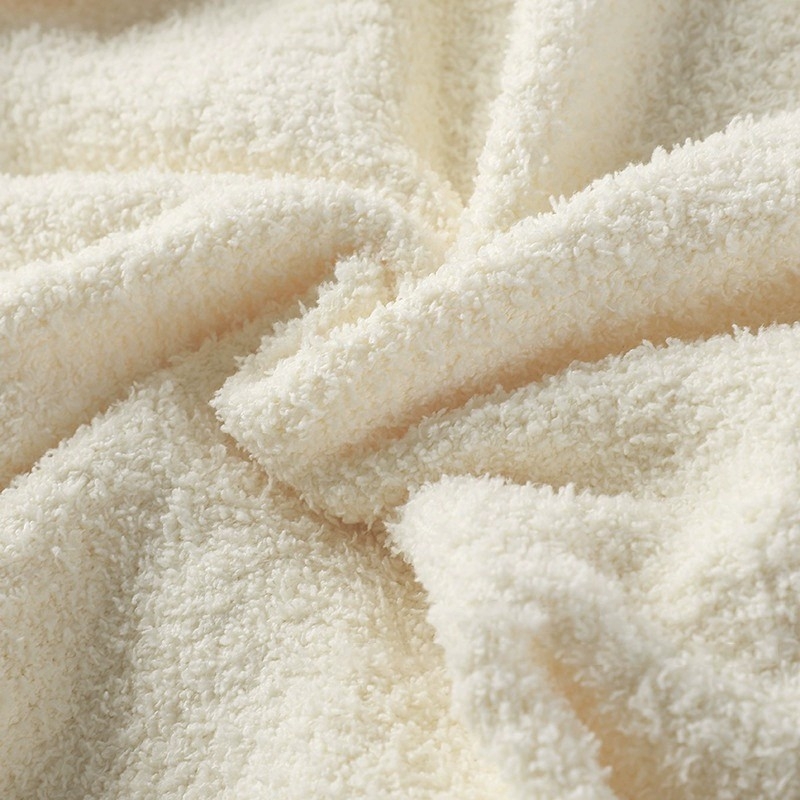 Vyriskas laisvo kirpimo megztinis su apvaliu kaklu, jacquard raštas, ilgos rankovės, poliesterio sudėtis 91–95%, žiemos modelis 2024