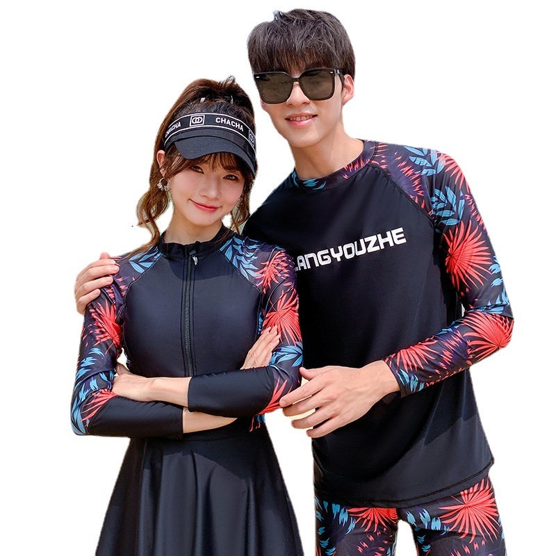 Γυναικείος ολόσωμος μαγιό με φούστα, μακριά μανίκια, φερμουάρ και επένδυση στήθους — εκτύπωση, ύφασμα πολυεστέρα 82%, επένδυση 95% πολυεστέρα