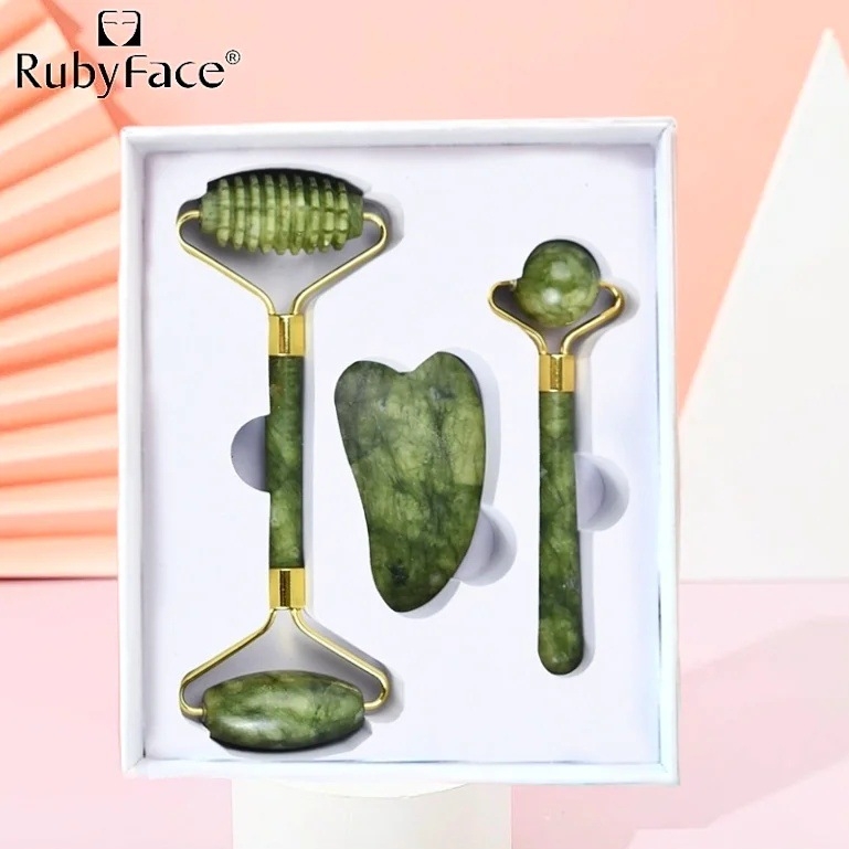 Trīsdaļu komplekts: nefrita sejas vīles un gua sha plāksne dāvanu kastē – RUBYFACE (OEM), bez elektroenerģijas, griešanās stilā, derīguma termiņš 5 gadi