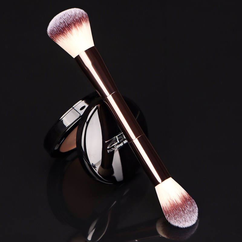 BONJOUR комплект от 6 грим четки за лице: пудра, руж, фон дьо тен (основа), сенки за очи, коректор и устни