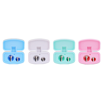 Deli 0576 pieštukų drožtukas su dviem skylėm, metalinis korpusas, rankinis, reguliuojamas grafito storis