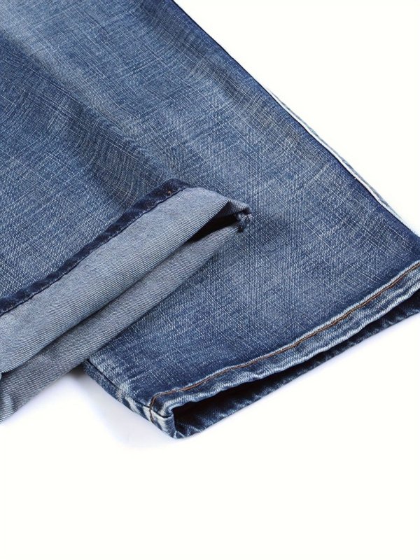 Szabadidő-stílusú farmernadrág több zsebbel, középmagas derék, pamutkeverék denim, kopott szegélyek