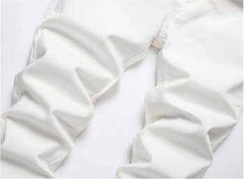 Džinsai su penkiais kišenėmis, tiesus kirpimas, vidurio juosmuo, išskalbtas medvilnės audinys, vidutinė elastingumas