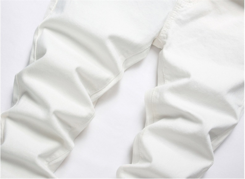 Džinsai su penkiais kišenėmis, tiesus kirpimas, vidurio juosmuo, išskalbtas medvilnės audinys, vidutinė elastingumas