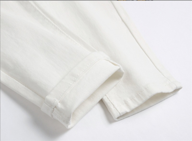 Džinsai su penkiais kišenėmis, tiesus kirpimas, vidurio juosmuo, išskalbtas medvilnės audinys, vidutinė elastingumas