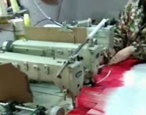 Parūka Jin Yan Wig KW-073: garas viļņotas cirtas, augstas temperatūras šķiedra, mehāniskā konstrukcija, garas bangs