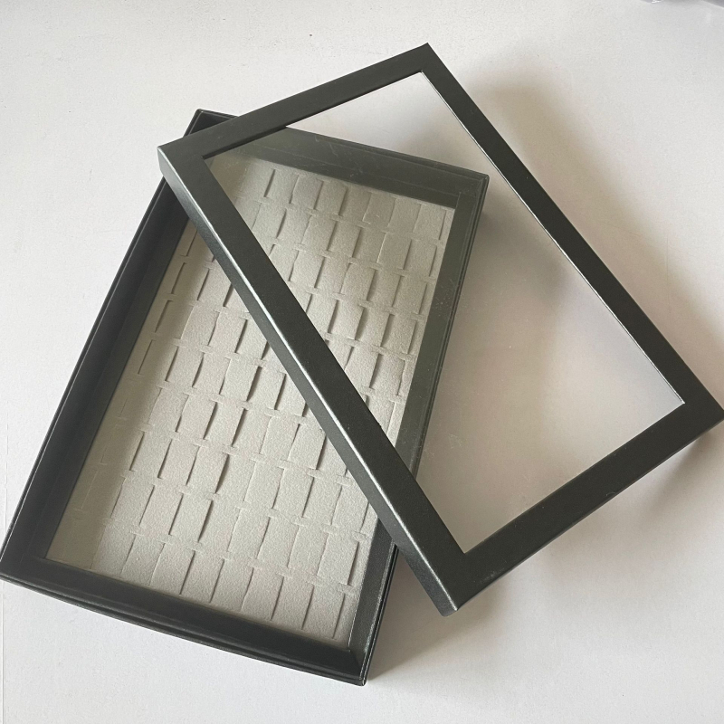 Juveelide eksponeerimise karp kapiga, 100 august sõrmuste ja kõrvarõngaste jaoks, paber-kartongist konstruktsioon, päritolu Yiwu, Zhejiang