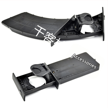 BMW E60 puodelio laikiklis – ABS, suderinamas su modeliais 525, 528, 530, 535, 545; montavimas prie prietaisų skydelio