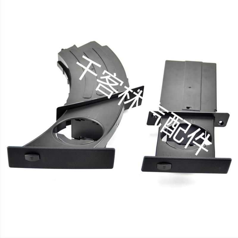 Държач за чаши за BMW E60 – ABS, пасва на моделите 525, 528, 530, 535, 545; монтаж върху Таблото