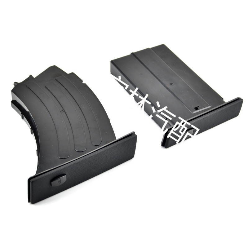 BMW E60 puodelio laikiklis – ABS, suderinamas su modeliais 525, 528, 530, 535, 545; montavimas prie prietaisų skydelio