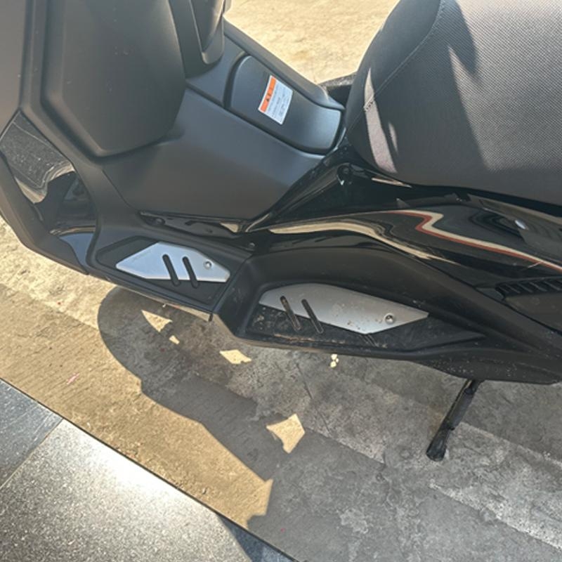 Αλουμινένιο αντιολισθητικό πέλμα πεταλιού για Yamaha XMAX300 (2017–2024) — μη φθαρτή εγκατάσταση