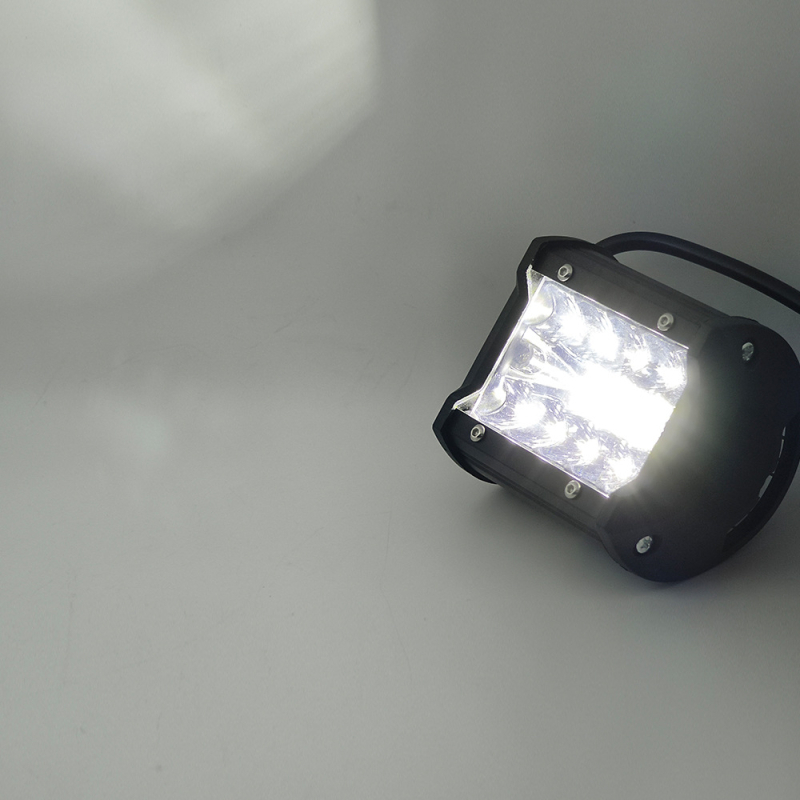 LED darbo lemputė su trimis spinduliais, 60W, 6000 lm, 9-36V, aliuminio korpusas