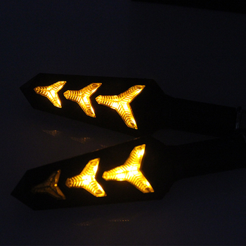 LED divkrāsu pagrieziena signāls motociklam ar Y formas dizainu un zivju kaula motīvu; Modelis: Two-color Lamborghini turn light; Spriegums: 12V; Jauda: 3W; Materiāls: ABS+LED; Darbības ilgums: 10000h