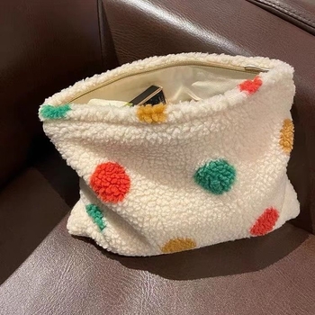 Velūro kosmetinė rankinė, stačiakampio formos, trijų matmenų išorinis dizainas, užtrauktukas, telefono kišenė