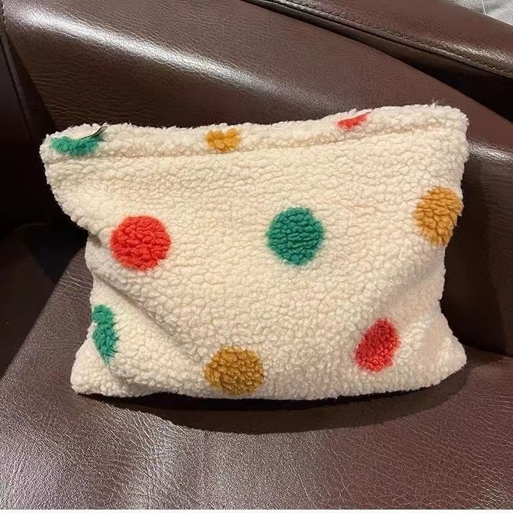 Velūro kosmetinė rankinė, stačiakampio formos, trijų matmenų išorinis dizainas, užtrauktukas, telefono kišenė