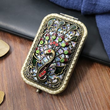 Αναδιπλούμενος καθρέφτης μακιγιάζ Xin Ruyu | Πλαίσιο: Μέταλλο; Επιφάνεια καθρέφτη: Ασημένιο φινίρισμα; Σχήμα: Ορθογώνιο; Λογότυπο: Εκτυπωμένο; Προσαρμογή: Ναι