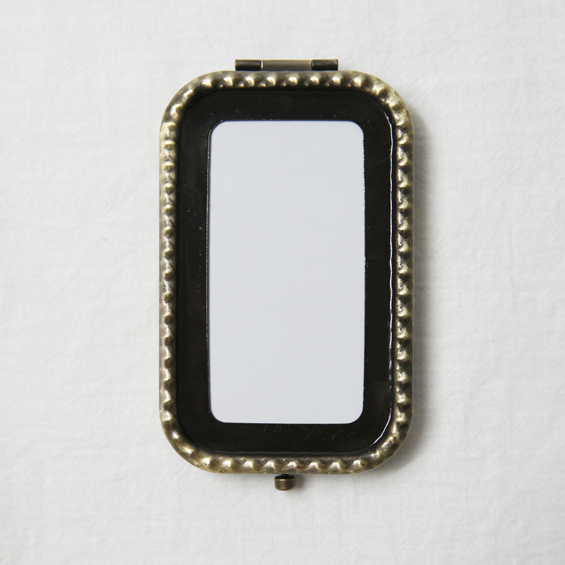 Αναδιπλούμενος καθρέφτης μακιγιάζ Xin Ruyu | Πλαίσιο: Μέταλλο; Επιφάνεια καθρέφτη: Ασημένιο φινίρισμα; Σχήμα: Ορθογώνιο; Λογότυπο: Εκτυπωμένο; Προσαρμογή: Ναι