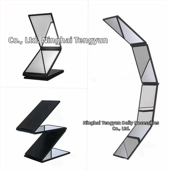 Сгъваемо четириъгълно огледало за гледане на задната част на главата и самостоятелно подстригване; ABS рамка; възможност за печат на лого; персонализируемо.