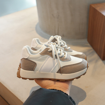 Παιδικά αθλητικά παπούτσια για κορίτσια — επάνω μέρος από microfiber δέρμα, σχέδιο σε χρωματική αντιστοίχιση, κορδόνια μπροστά, καουτσούκ σόλα, ηλικίες 4–16 ετών