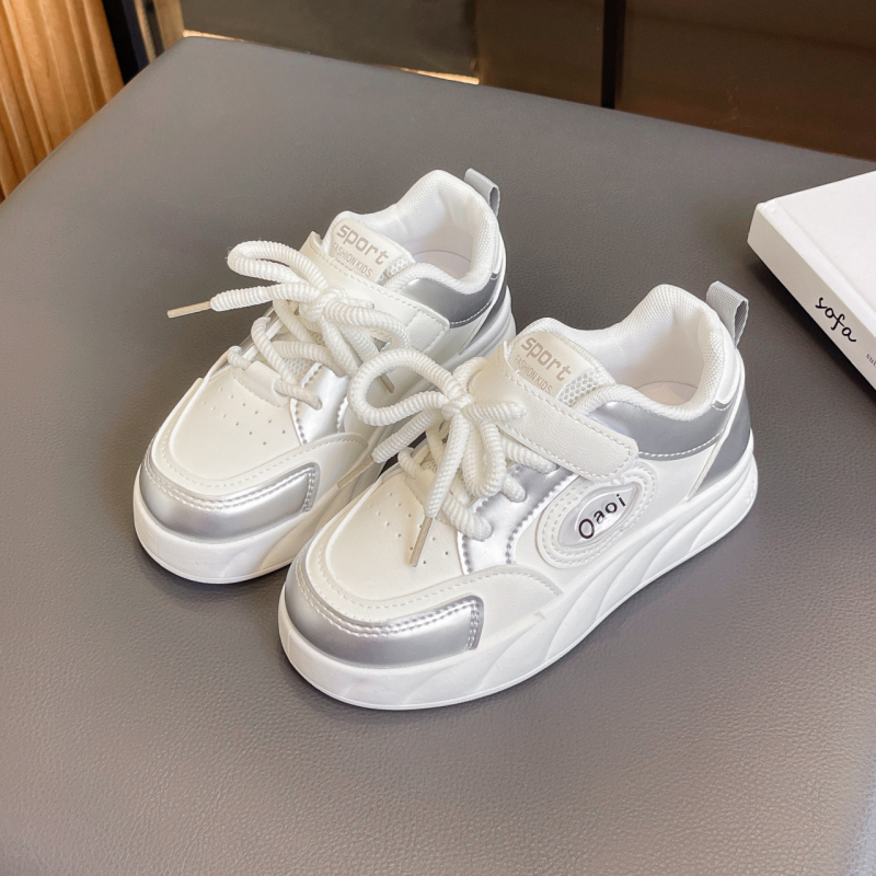 Bērnu sporta apavi ar bieza zole, augšpuse no mikrošķiedras ādas, gumijas zole, zems augšējais daļas augums, ar šņorēm