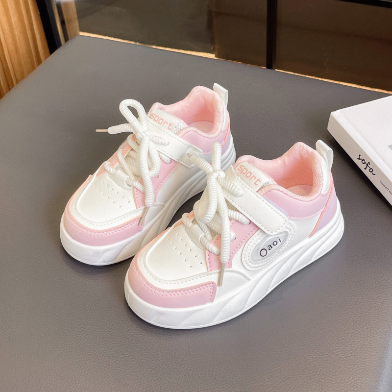 Bērnu sporta apavi ar bieza zole, augšpuse no mikrošķiedras ādas, gumijas zole, zems augšējais daļas augums, ar šņorēm