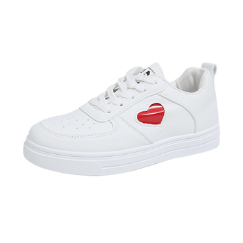 Moteriški sportbačiai su žemu kulkšnies aukščiu, mikropluošto viršus, gumos padas, raišteliai, apvali pirštų forma.