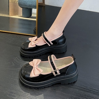 Mary Jane loaferiai moterims su apvaliu nosimi, vidutinio aukščio kulnas 3–5 cm, gumos padas, PU įdaila