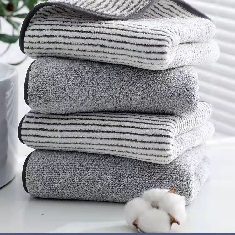 Vonios rankšluostis Coral Velvet, poliesterio brokatas 120D, 200–300 g, lygus audinys, siuvimas