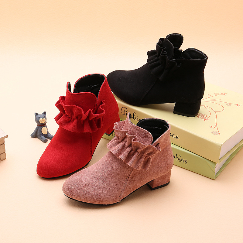 Meitenēm potīšu zābaki ar pūdelēm, augšdaļa no mākslīgās ādas, gumijas zole, sānu rāvējslēdzējs, vienkrāsains, princeses stils