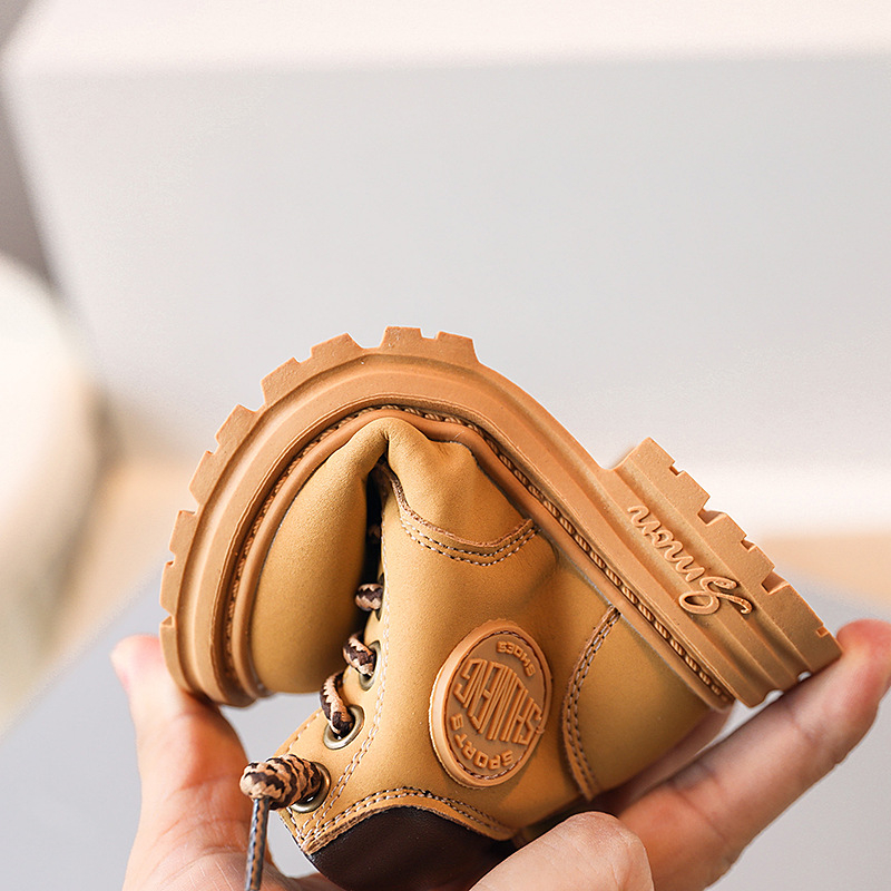 Meitenēm Martin kurpes, virsma no mikrošķiedras, gumijas zole, sānu rāvējslēdzējs, zems augstums, elpojošas