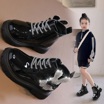 Meitenēm Martins zābaki ar mīkstu zoli, pretslīdoši, vidēja augstuma, virsma no sintētiskās ādas, sānu rāvējslēdzējs, vecums 4-12 gadi