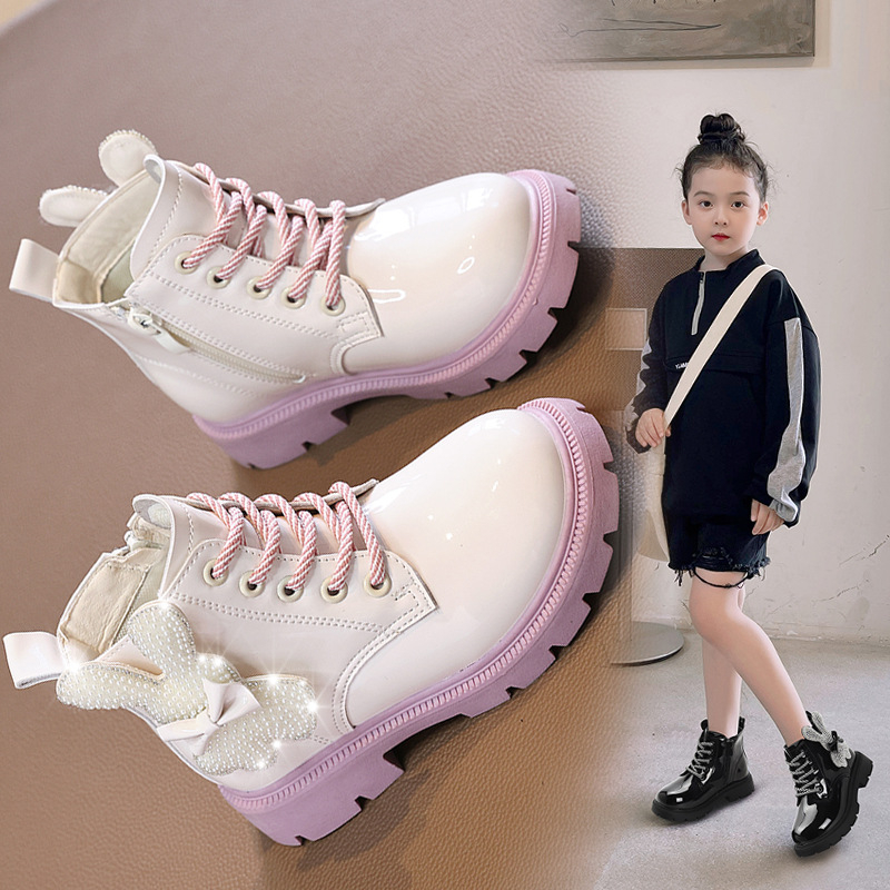 Meitenēm Martins zābaki ar mīkstu zoli, pretslīdoši, vidēja augstuma, virsma no sintētiskās ādas, sānu rāvējslēdzējs, vecums 4-12 gadi