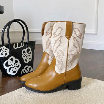 Дамски мартин ботуши с микрофибър горна част, закръглен нос, дебел ток 3–5 см, средна височина тръба, гумена подметка и мрежеста подплата