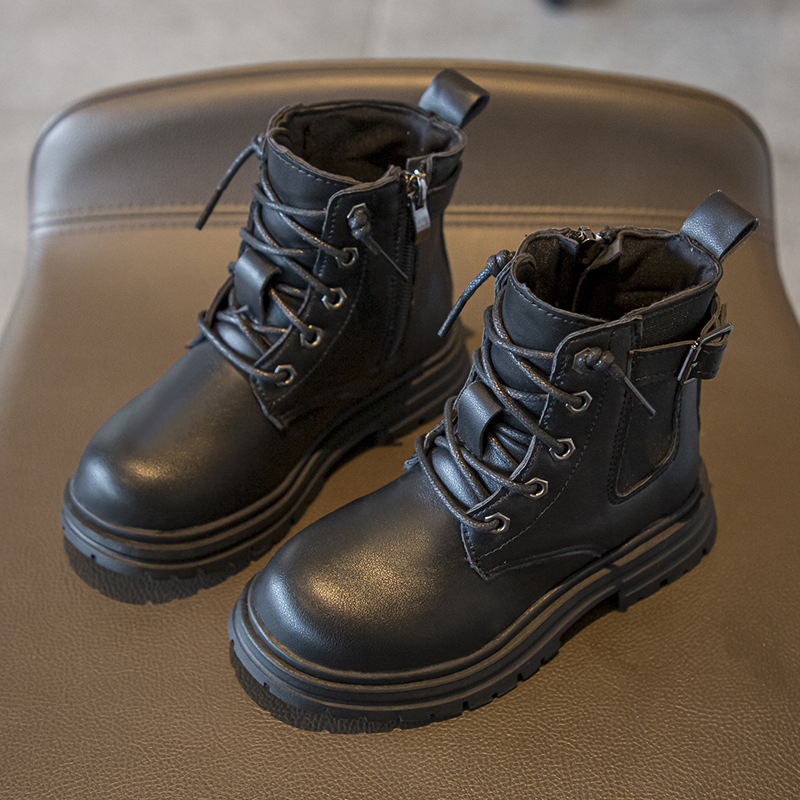 Bērnu Martin zābaki ar mikrošķiedras ādas augšu, gumijas zole, vidēja augstuma zābaki, sānos rāvējslēdzējs, neslīdoši un izturīgi pret nodilumu, vecums 4–16 gadi