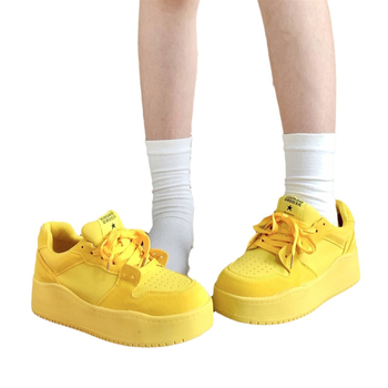 Sportiniai bateliai su PU viršutine dalimi, PU vidpadis, atsparus dilimui gumos padas, raištelių užsegimas, kulno aukštis 3–5 cm (PU viršus; PU vidpadis; atsparus dilimui gumos pada; raištelių užsegimas; kulno aukštis 3–5 cm)