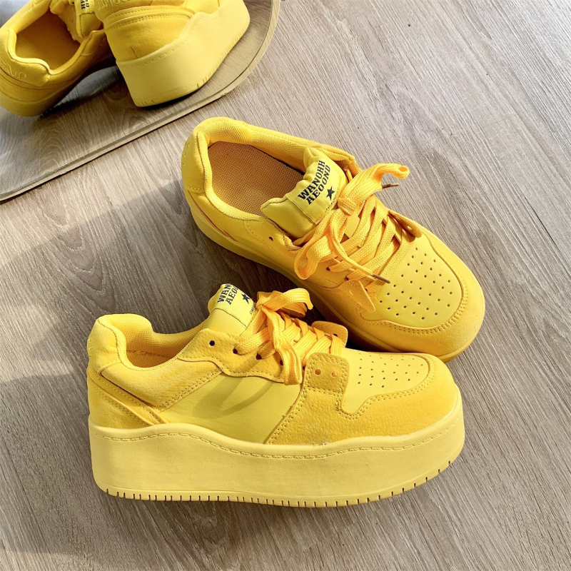 Sportiniai bateliai su PU viršutine dalimi, PU vidpadis, atsparus dilimui gumos padas, raištelių užsegimas, kulno aukštis 3–5 cm (PU viršus; PU vidpadis; atsparus dilimui gumos pada; raištelių užsegimas; kulno aukštis 3–5 cm)