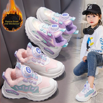 Meitenēm paredzētas ziemas apavi ar flīsa iekšpusi, rotējošā pogu aizdare, virsējais materiāls – sintētiskā āda, gumijas zole, vecuma grupa 4–16 gadi