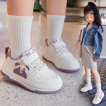 Bērnu sneakers – augšējā daļa no mikrošķiedras ādas, guma zole, Velcro aizdare, karikatūras raksts, zoles injekcijas formēšanas tehnoloģija