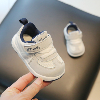 Αθλητικά παπούτσια για μικρά παιδιά με διχτυωτό επάνω μέρος, Velcro κούμπωμα, χαμηλό σχέδιο; διαπνοή, αντιολισθητική και ανθεκτικά.