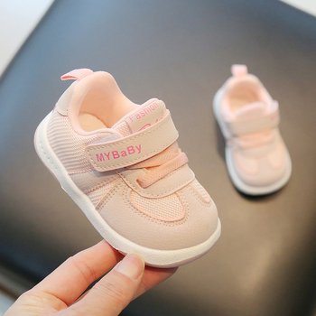 Αθλητικά παπούτσια για μικρά παιδιά με διχτυωτό επάνω μέρος, Velcro κούμπωμα, χαμηλό σχέδιο; διαπνοή, αντιολισθητική και ανθεκτικά.