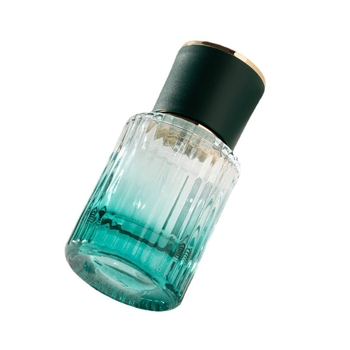 Kvepalų buteliukas su purkštuvu, stiklinis, aukštos kokybės, nešiojamas ir pritaikomas (gamybos procesas: stiklo pūtimas; paviršiaus apdaila: purškiamas paviršius; pritaikymas: taip; priedai: aliuminio purkštuvu ir plastikinis dangtelis)