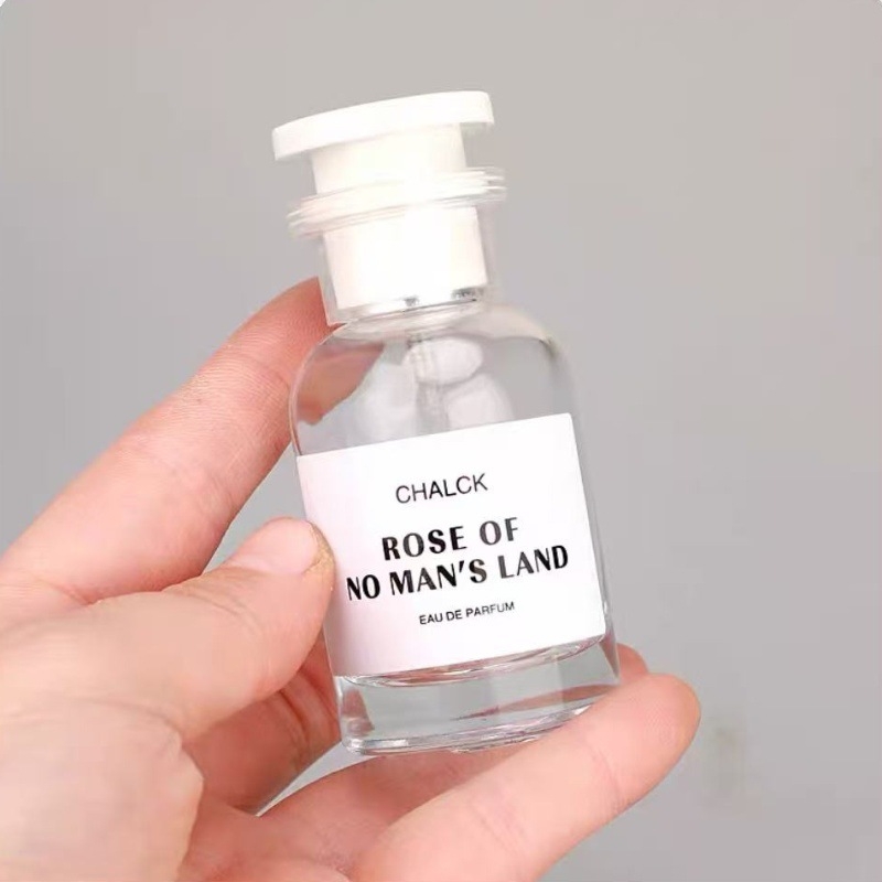 Parfumų purškimo buteliukas, stiklinis, prabanga, kelionėms; procesas: butelių pūtimas; paviršiaus apdaila: karštasis sidabras; pritaikymas: taip; priedai: aliuminio purškimo galvutė, plastikinė gaubtelė